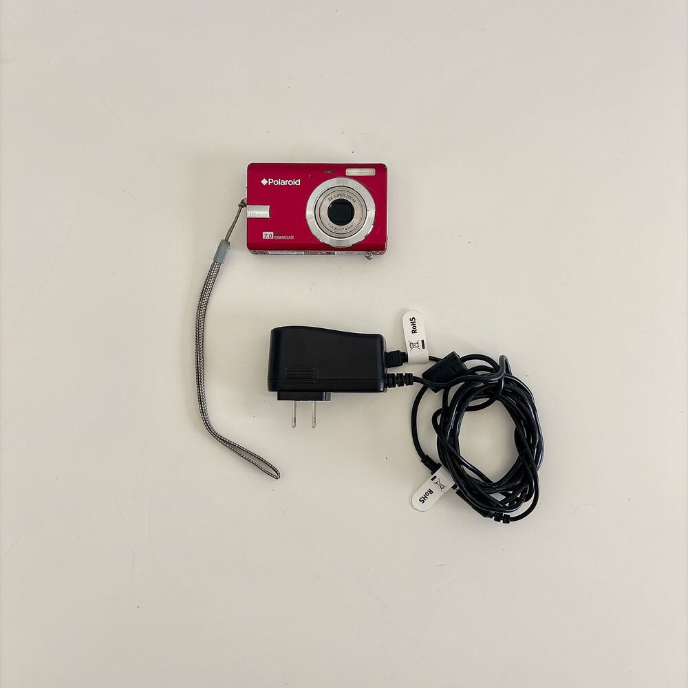 Polaroid Digital Camera T7307 Mega Pixels with Charging Cord - Works